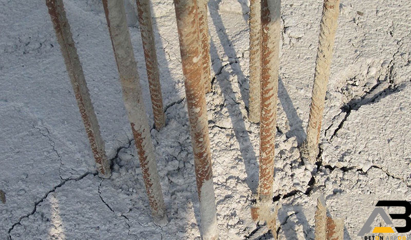 ترک های مربوط به لغزش اتصالات میلگرد ها